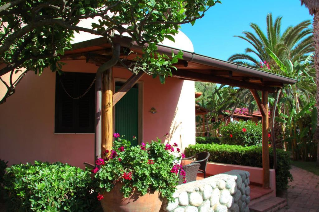 Hotel Villaggio Cala Di Volpe Capo Vaticano Quarto foto