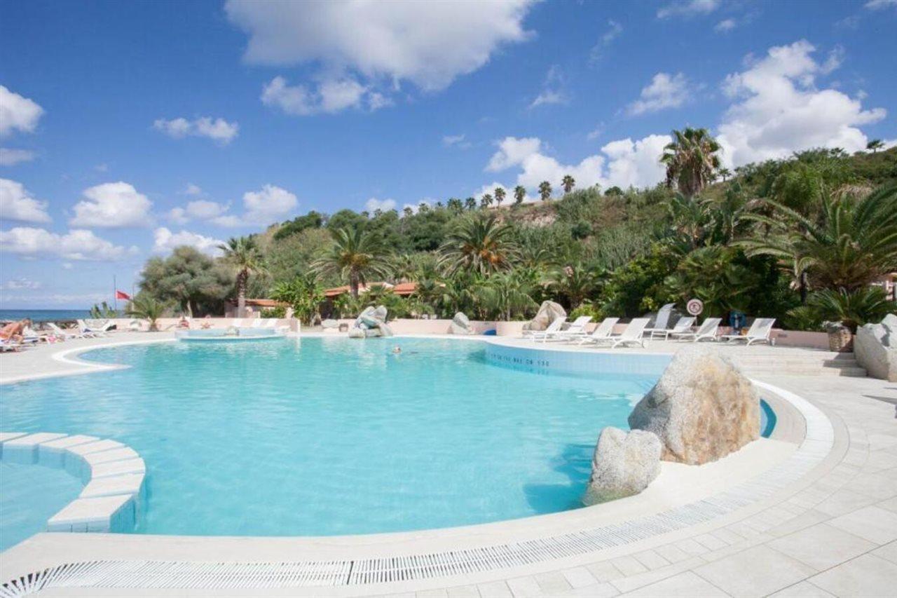 Hotel Villaggio Cala Di Volpe Capo Vaticano Exterior foto