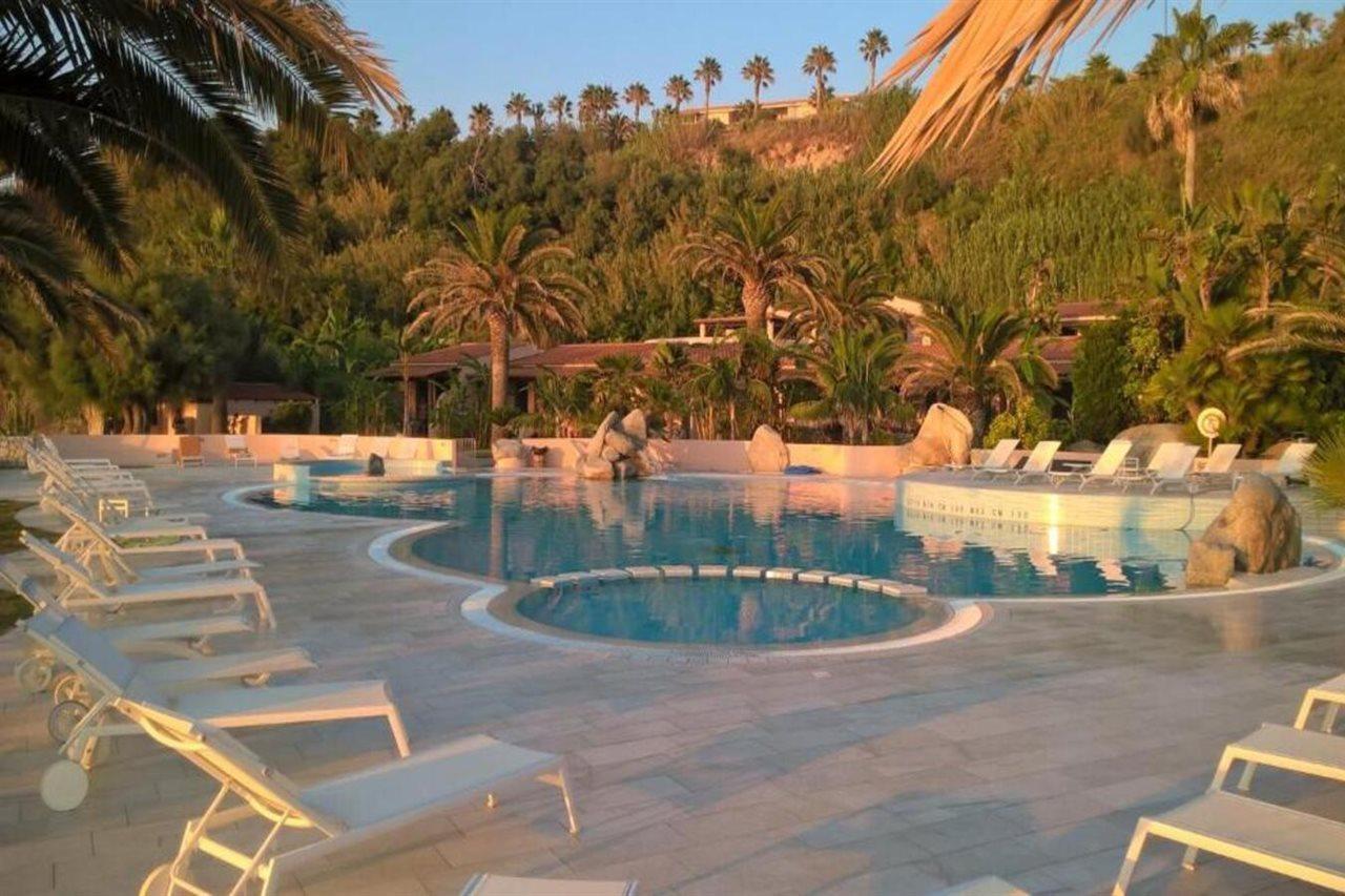 Hotel Villaggio Cala Di Volpe Capo Vaticano Exterior foto