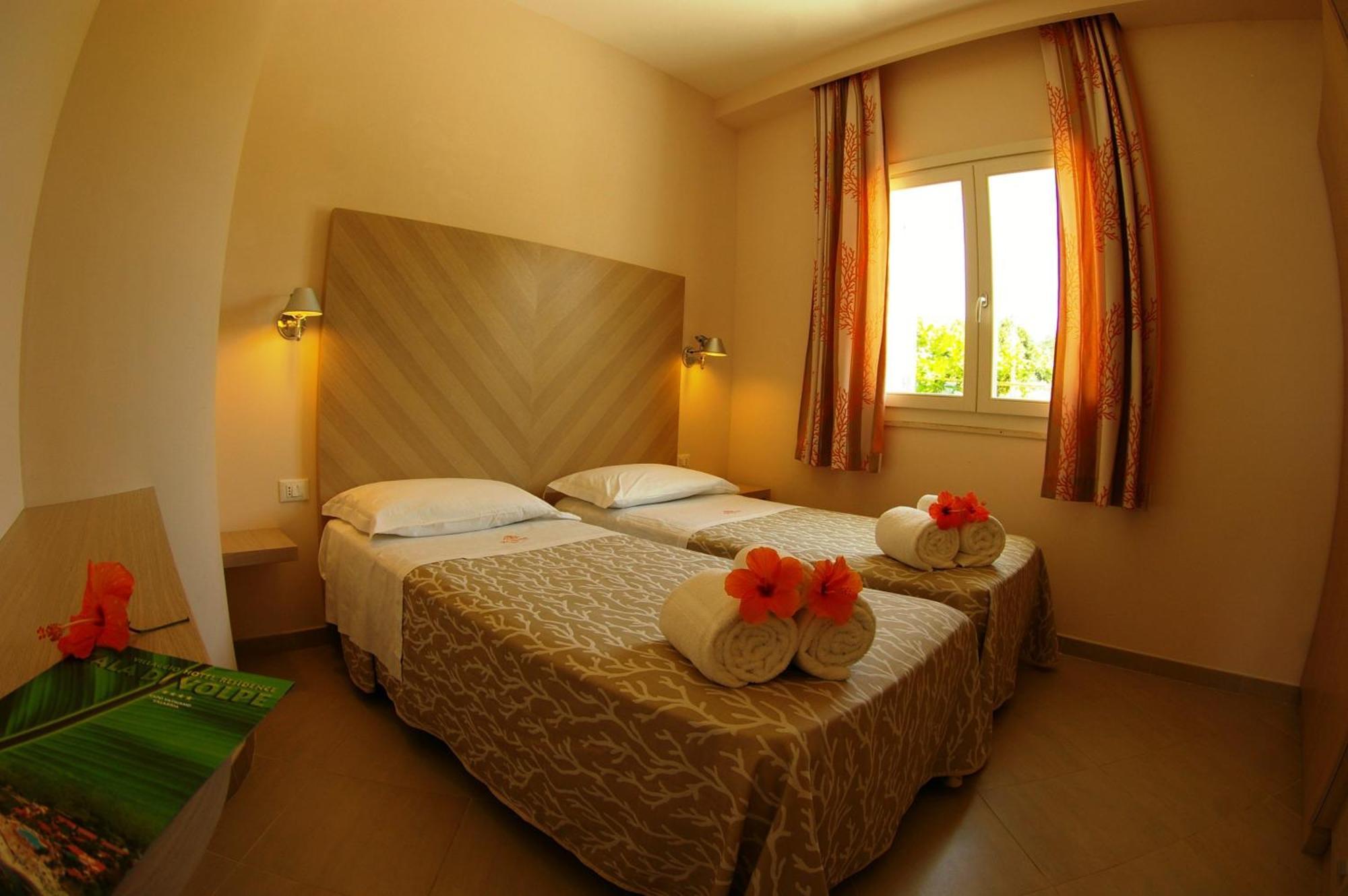 Hotel Villaggio Cala Di Volpe Capo Vaticano Exterior foto