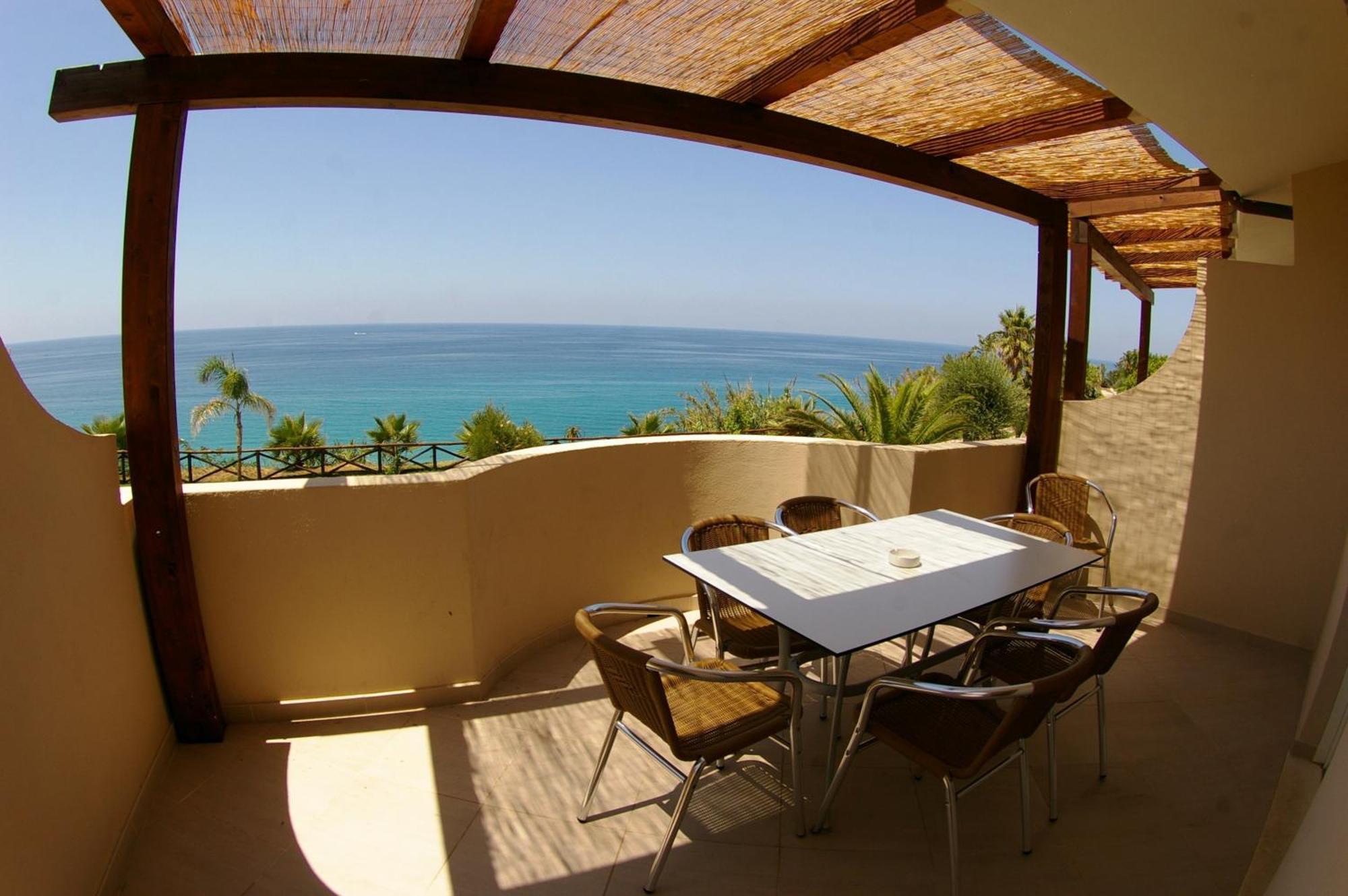 Hotel Villaggio Cala Di Volpe Capo Vaticano Exterior foto