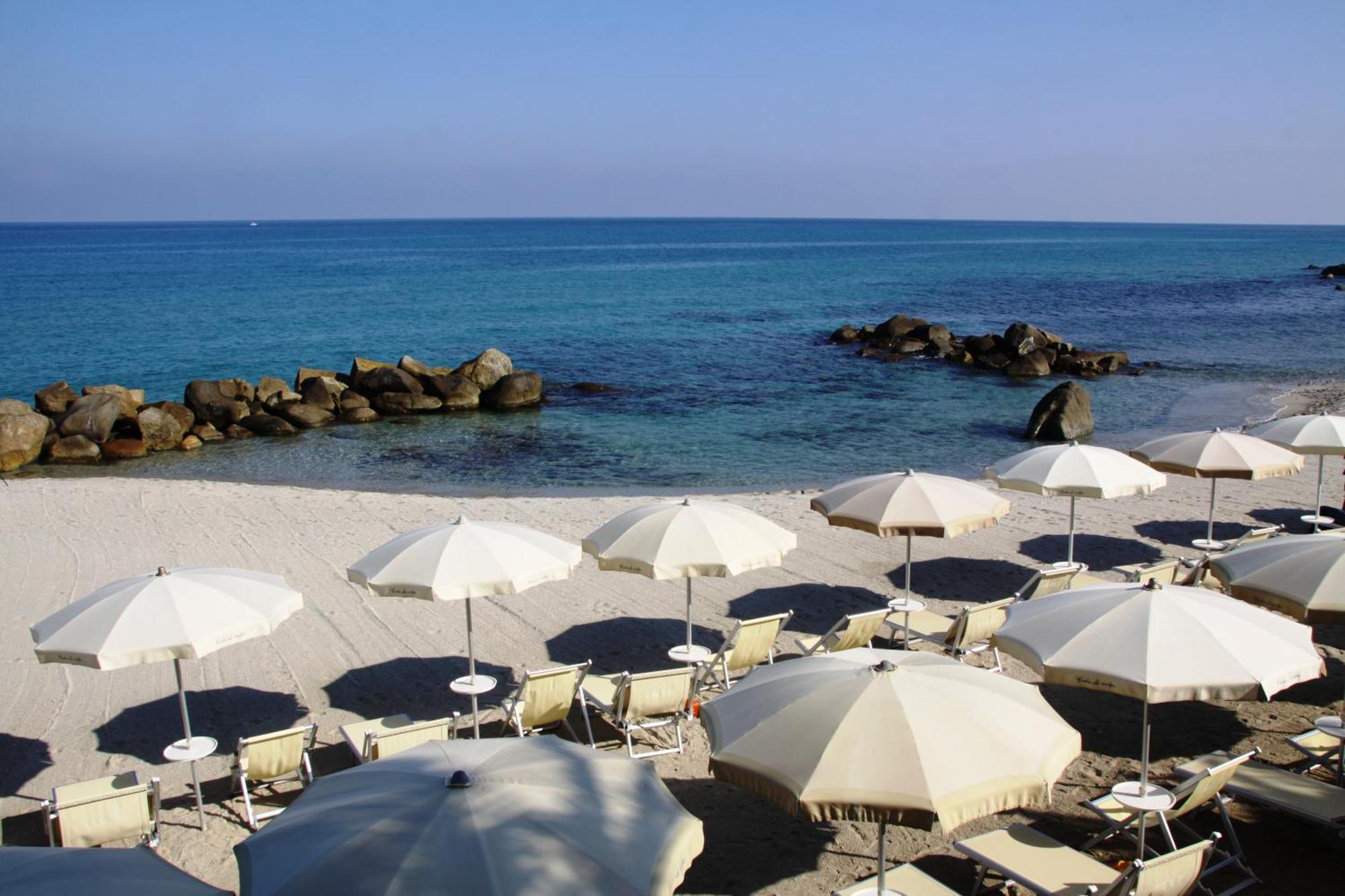 Hotel Villaggio Cala Di Volpe Capo Vaticano Exterior foto