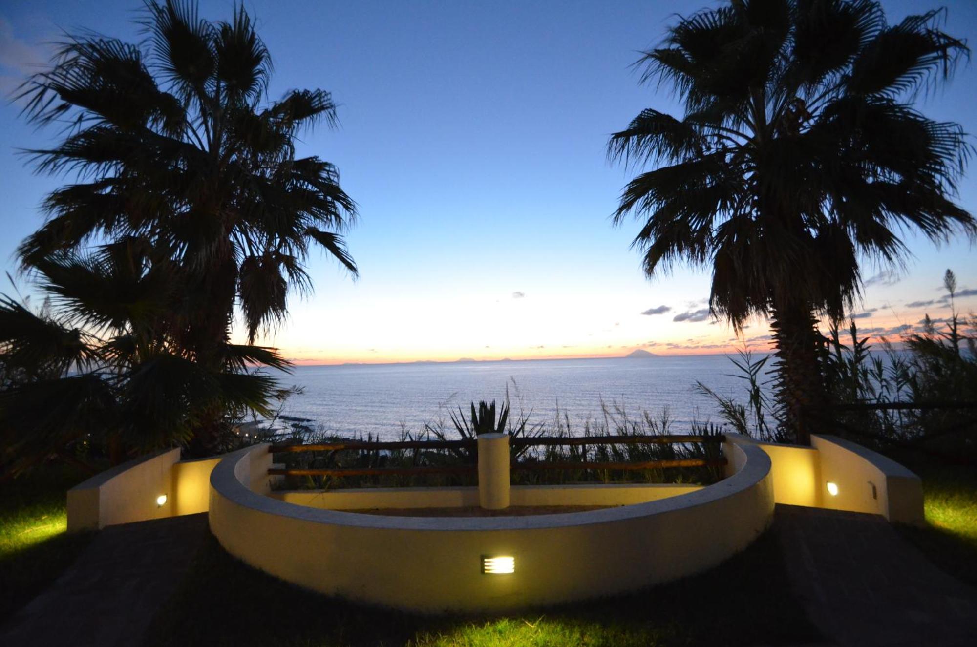 Hotel Villaggio Cala Di Volpe Capo Vaticano Exterior foto