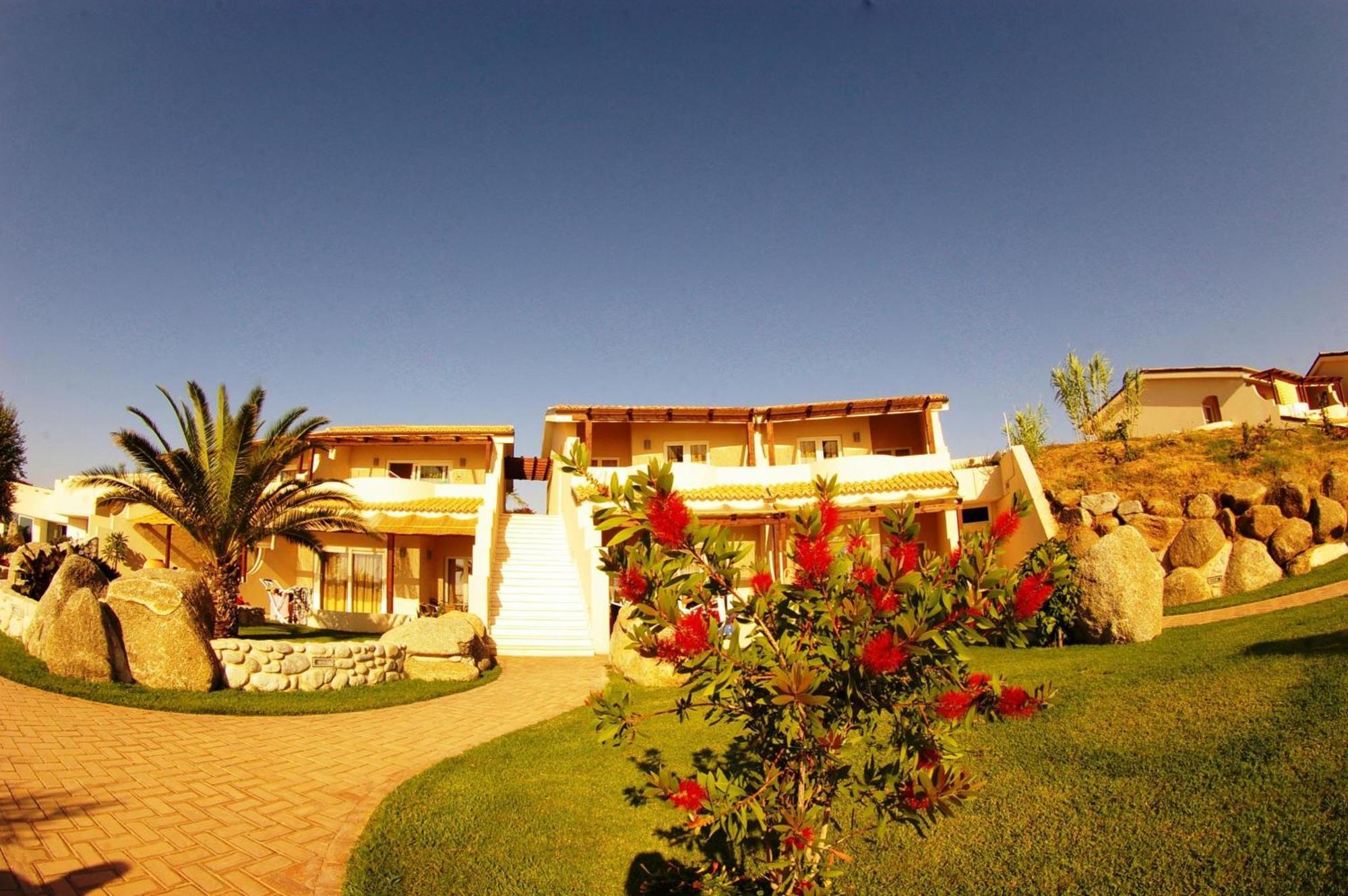 Hotel Villaggio Cala Di Volpe Capo Vaticano Exterior foto