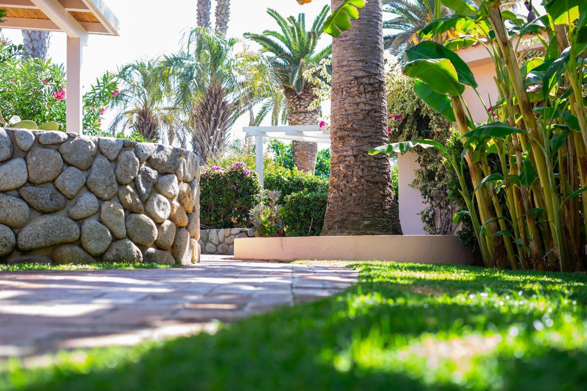 Hotel Villaggio Cala Di Volpe Capo Vaticano Exterior foto