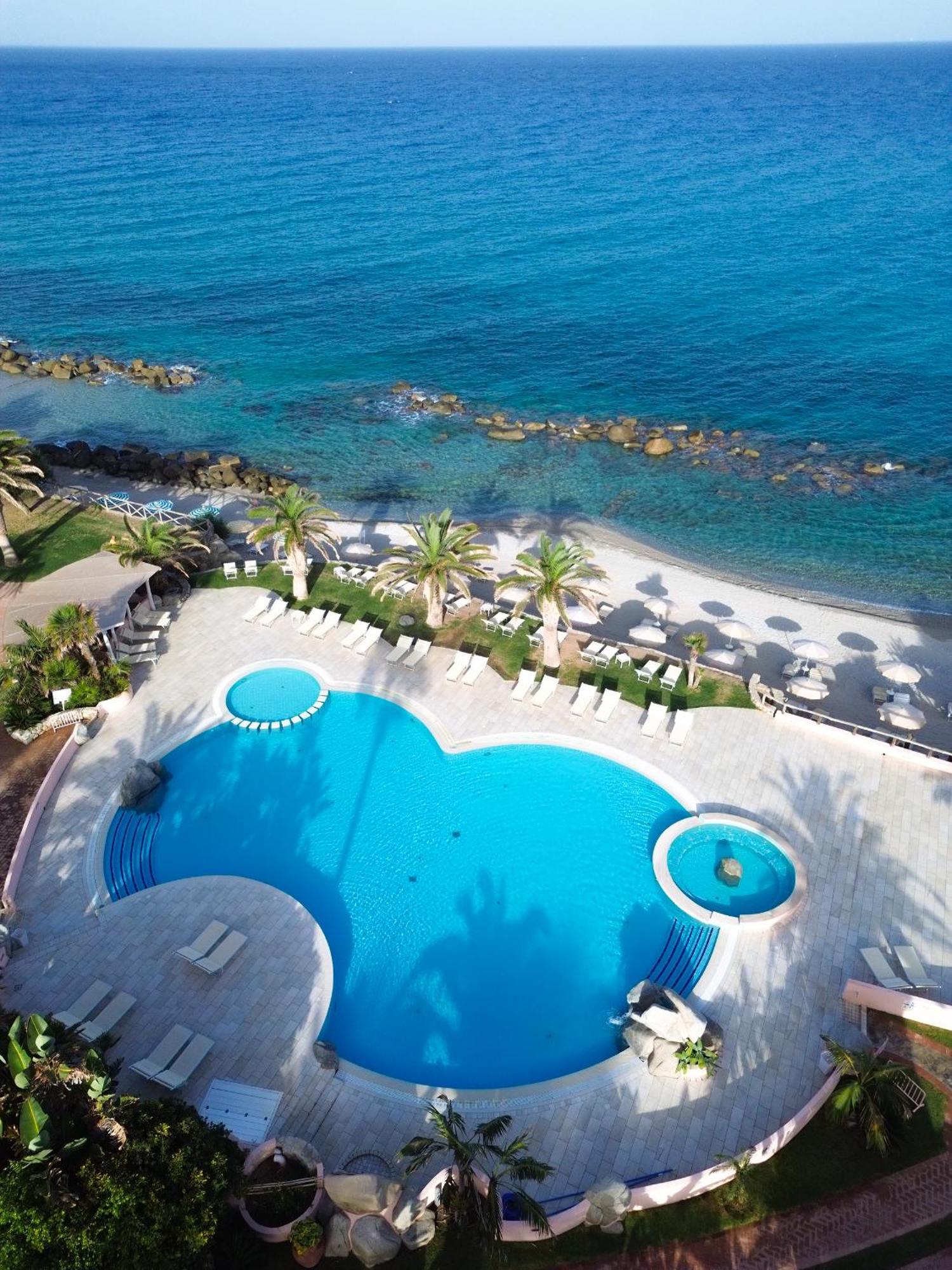 Hotel Villaggio Cala Di Volpe Capo Vaticano Exterior foto