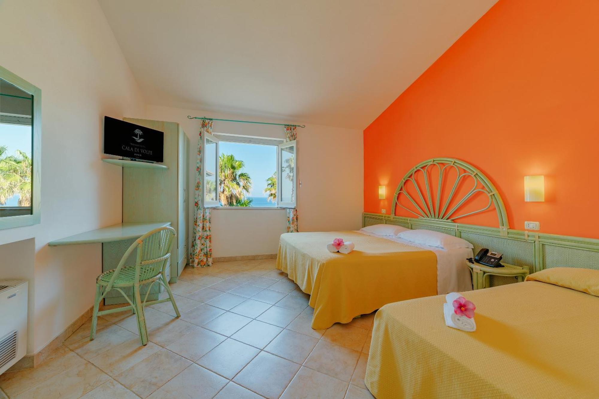Hotel Villaggio Cala Di Volpe Capo Vaticano Exterior foto