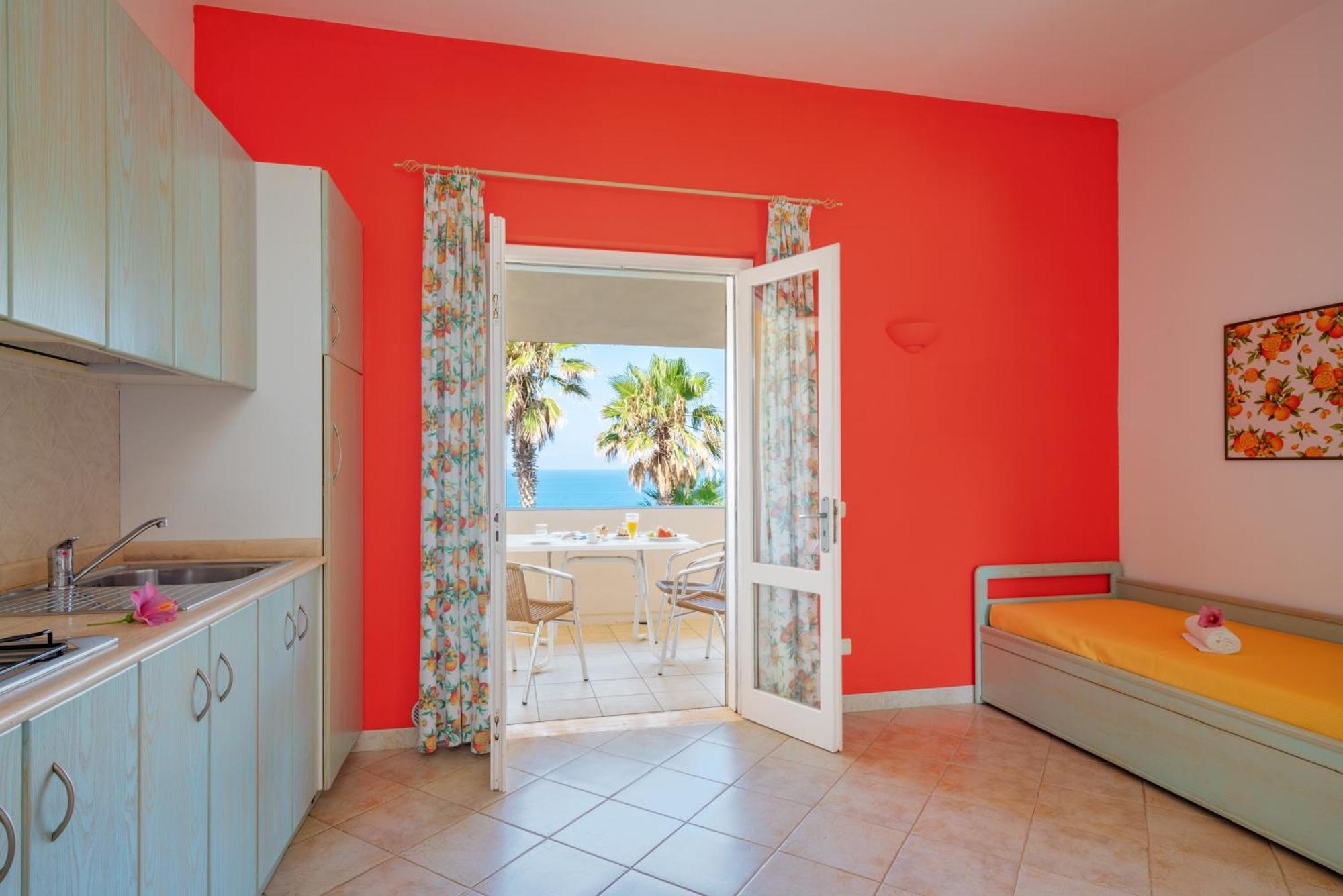 Hotel Villaggio Cala Di Volpe Capo Vaticano Exterior foto