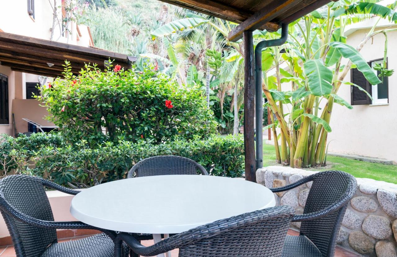 Hotel Villaggio Cala Di Volpe Capo Vaticano Exterior foto